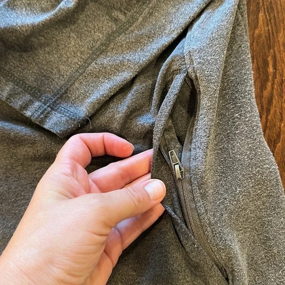 NHL Sharks men’s quarter zip sweatshirt with zip pockets large - Picture 2 of 5